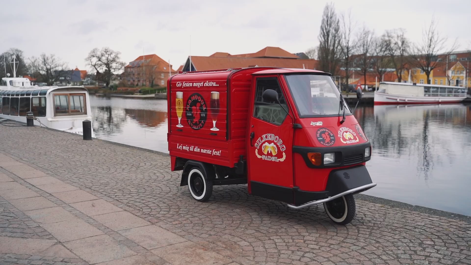 Indlæs video: Tuk Tuk med fadølsanlæg